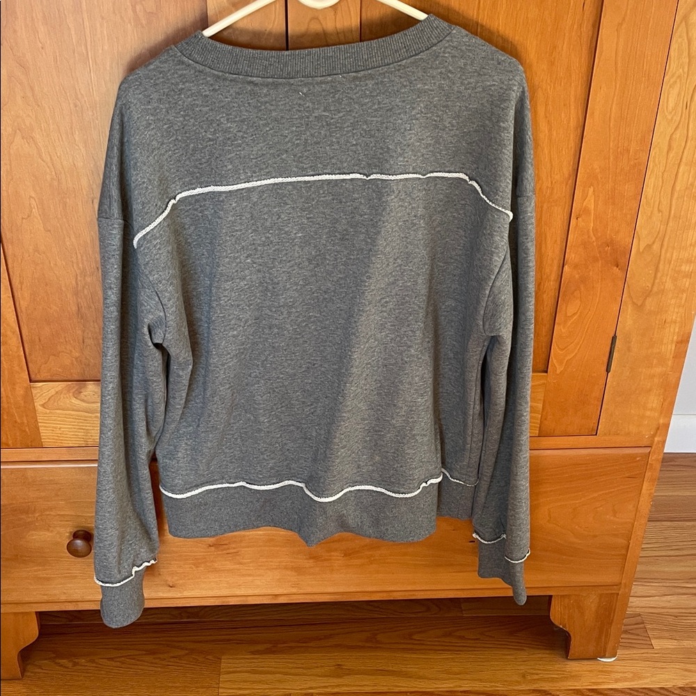 Evereve Charlotte WashCharcoal Grey Crewneck Sweatshirt with White Contrast Trim - Picture 3 of 3
